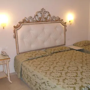 Residenza Due Torri Check In Presso Vicolo Cattani 7 Pensjonat Bolonia